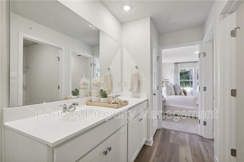 Luxury 4-Bedroom Townhome with Finished Walkout Basement & River Views property image