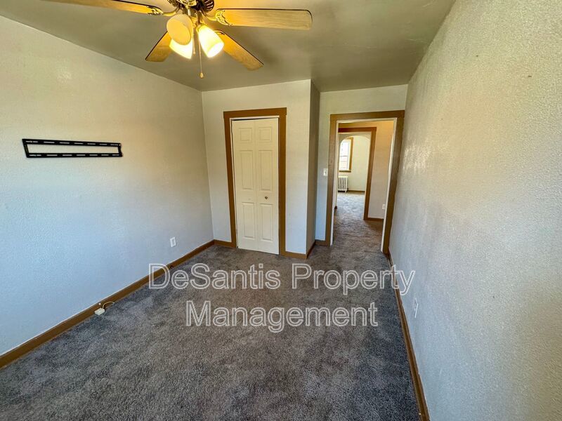 1 Bedroom 1 Bath Apartment in Carnegie property image