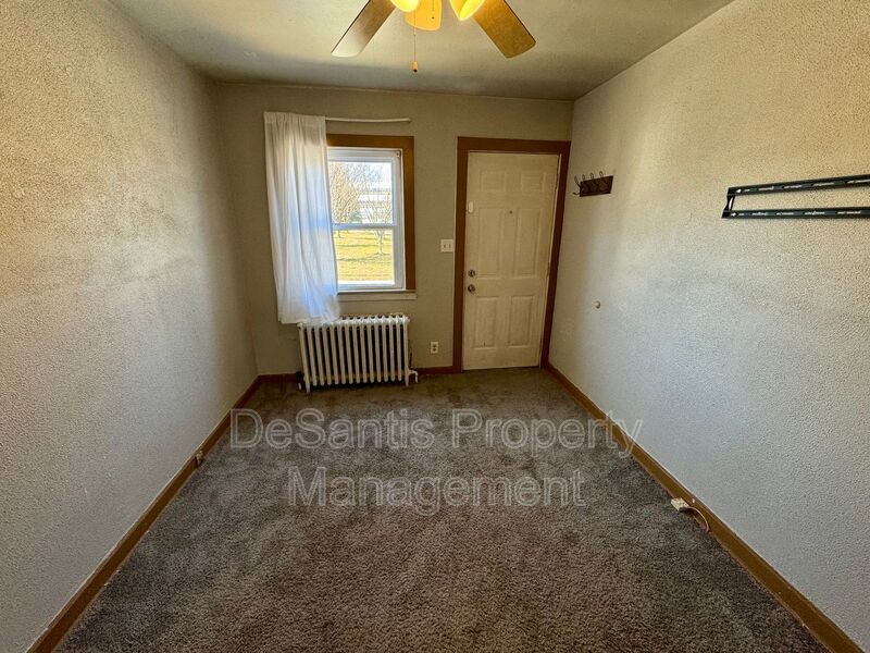 1 Bedroom 1 Bath Apartment in Carnegie property image