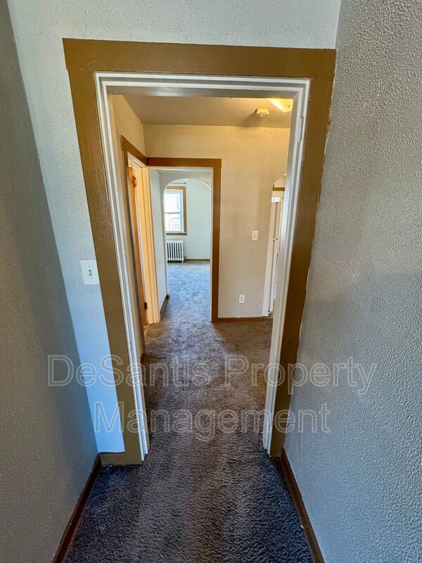 1 Bedroom 1 Bath Apartment in Carnegie property image