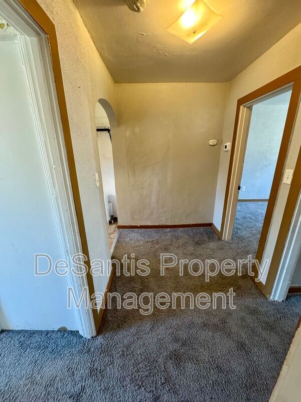 1 Bedroom 1 Bath Apartment in Carnegie property image
