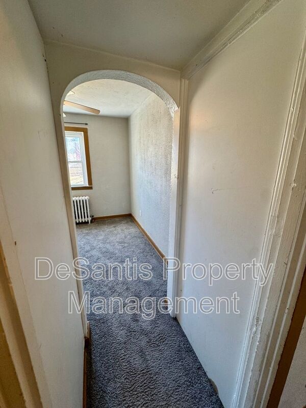 1 Bedroom 1 Bath Apartment in Carnegie property image