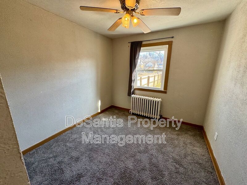 1 Bedroom 1 Bath Apartment in Carnegie property image