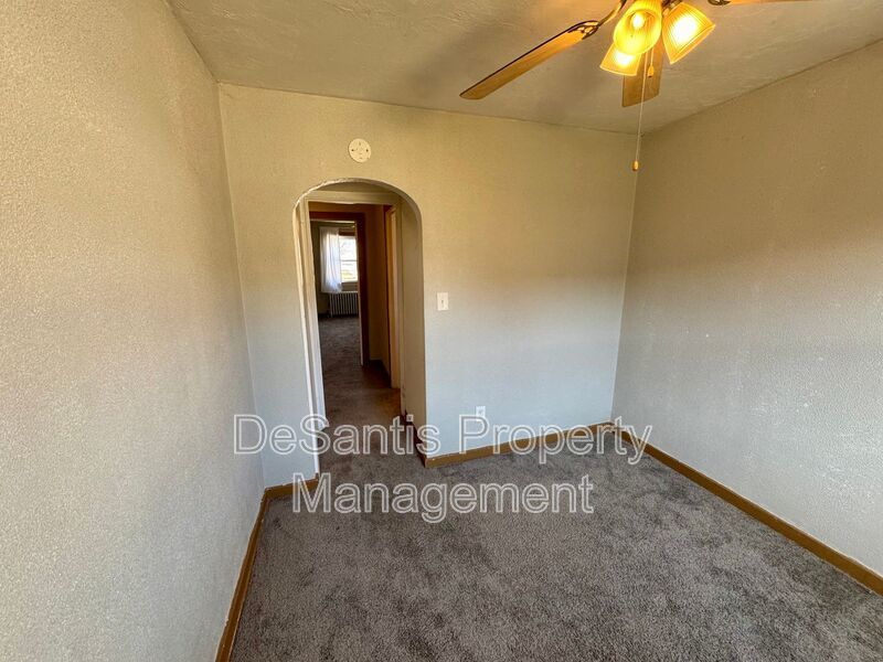 1 Bedroom 1 Bath Apartment in Carnegie property image