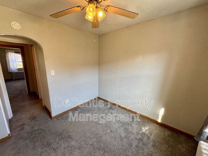 1 Bedroom 1 Bath Apartment in Carnegie property image