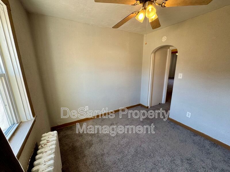 1 Bedroom 1 Bath Apartment in Carnegie property image
