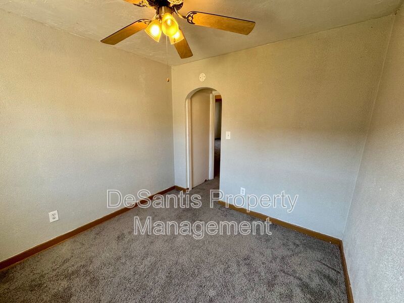 1 Bedroom 1 Bath Apartment in Carnegie property image