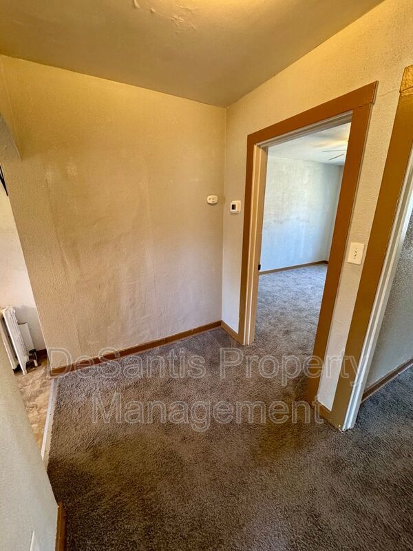 1 Bedroom 1 Bath Apartment in Carnegie property image