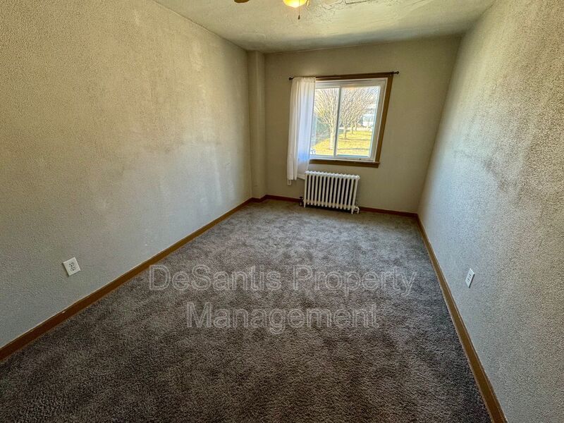1 Bedroom 1 Bath Apartment in Carnegie property image