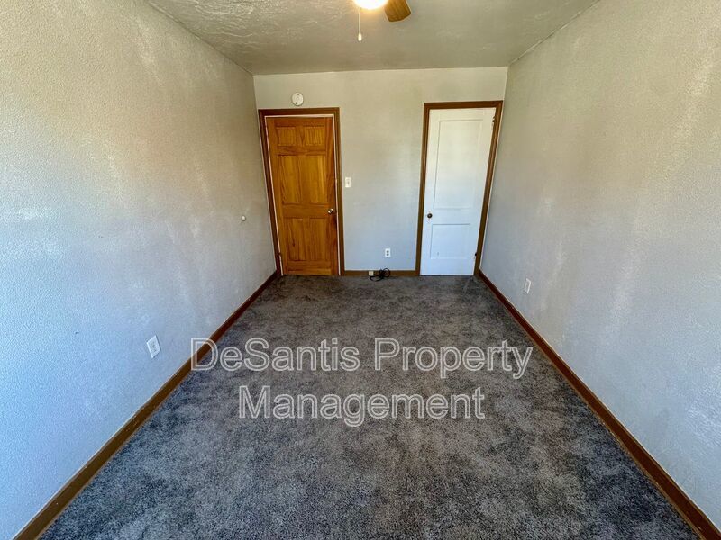 1 Bedroom 1 Bath Apartment in Carnegie property image