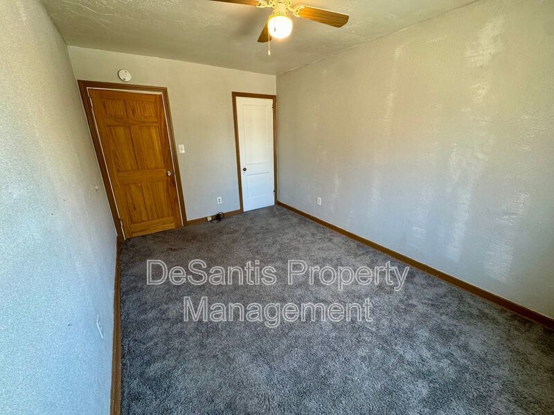 1 Bedroom 1 Bath Apartment in Carnegie property image