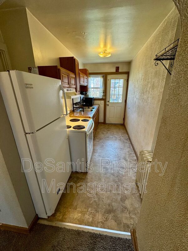 1 Bedroom 1 Bath Apartment in Carnegie property image