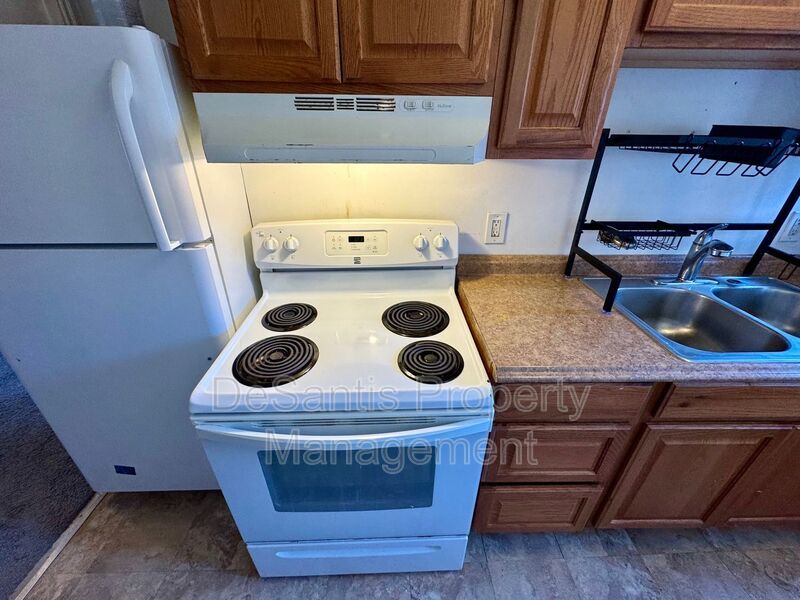 1 Bedroom 1 Bath Apartment in Carnegie property image