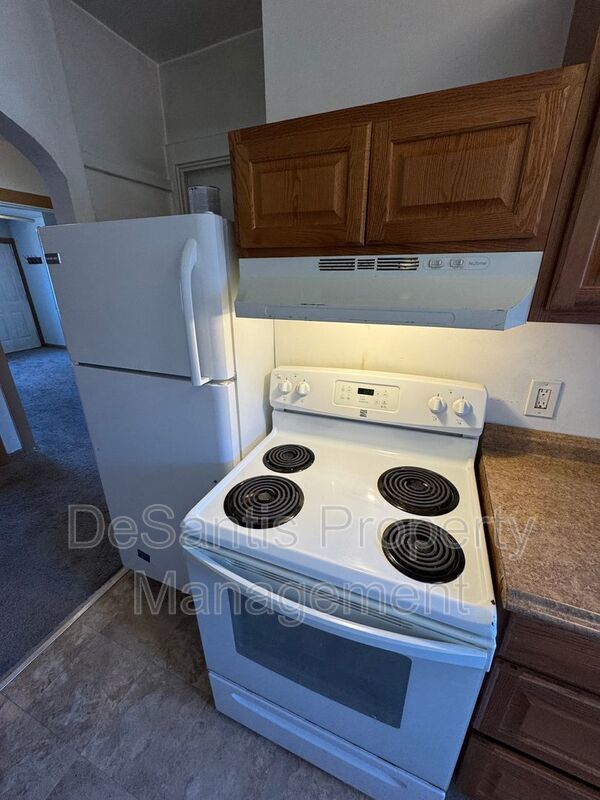 1 Bedroom 1 Bath Apartment in Carnegie property image