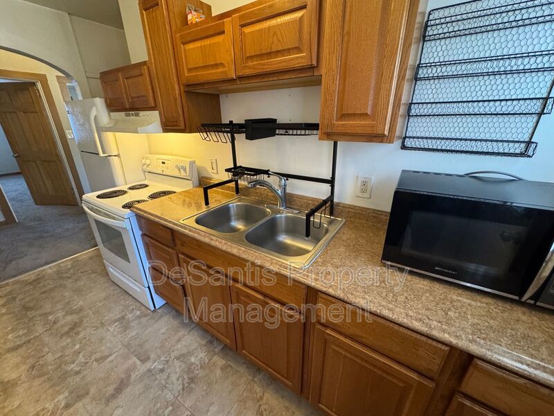 1 Bedroom 1 Bath Apartment in Carnegie property image