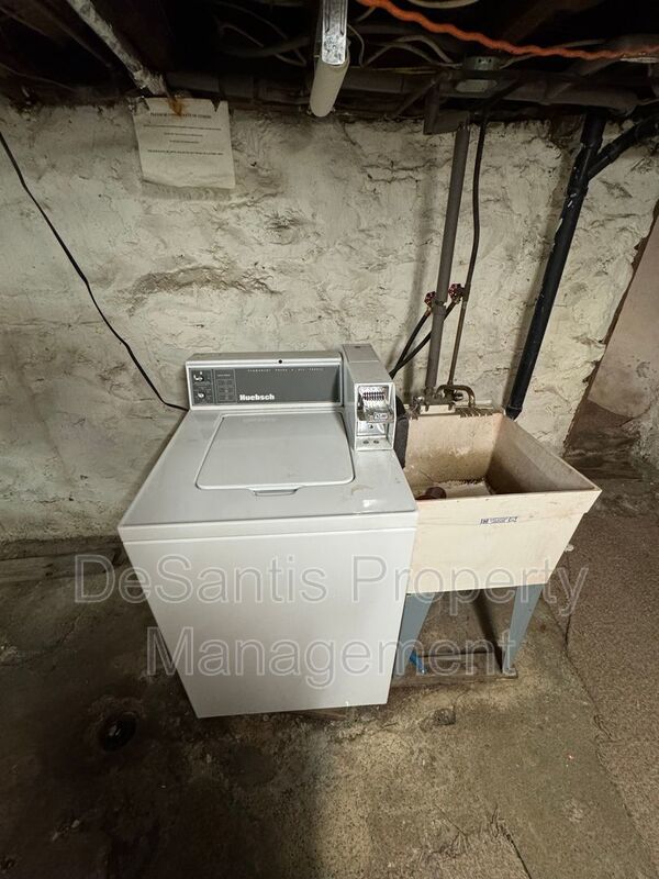 1 Bedroom 1 Bath Apartment in Carnegie property image