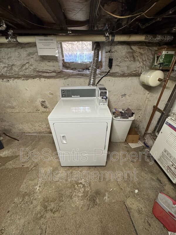 1 Bedroom 1 Bath Apartment in Carnegie property image