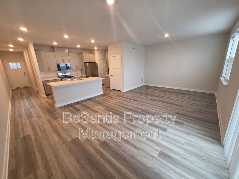 Luxury 4-Bedroom Townhome with Finished Walkout Basement & River Views property image