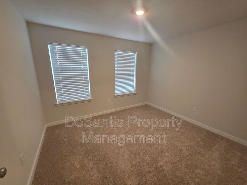 Luxury 4-Bedroom Townhome with Finished Walkout Basement & River Views property image