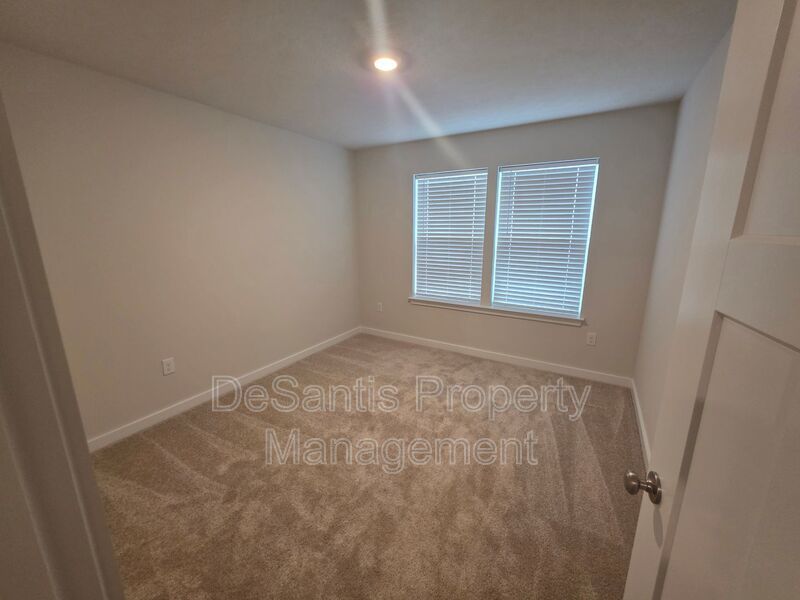 Luxury 4-Bedroom Townhome with Finished Walkout Basement & River Views property image