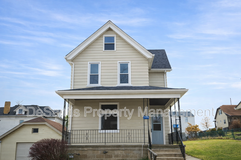 Spacious 3-Bedroom Home with Granite Countertops & Huge Eat-In Kitchen property image