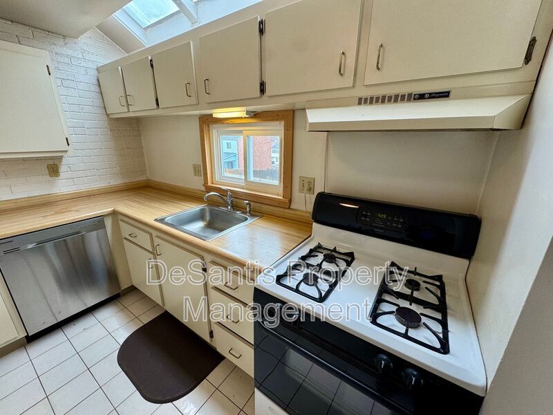 Charming 2 Bed 1.5 Bath in Gibsonia! property image