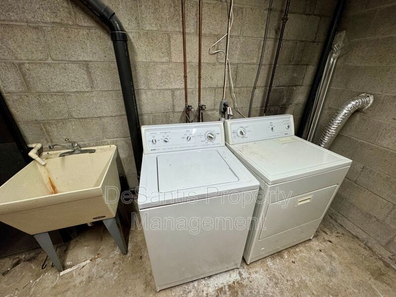 Charming 2 Bed 1.5 Bath in Gibsonia! property image