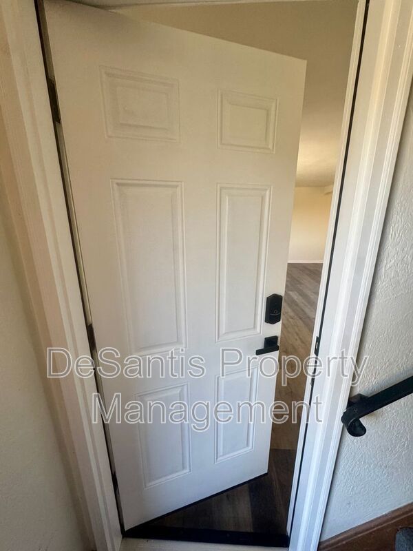 Bright and Spacious 2 Bed 1 Bath in Brentwood! property image