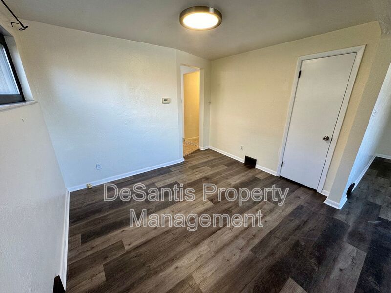 Bright and Spacious 2 Bed 1 Bath in Brentwood! property image
