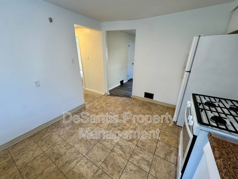 Bright and Spacious 2 Bed 1 Bath in Brentwood! property image