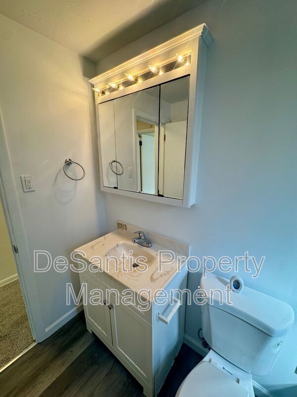 Bright and Spacious 2 Bed 1 Bath in Brentwood! property image