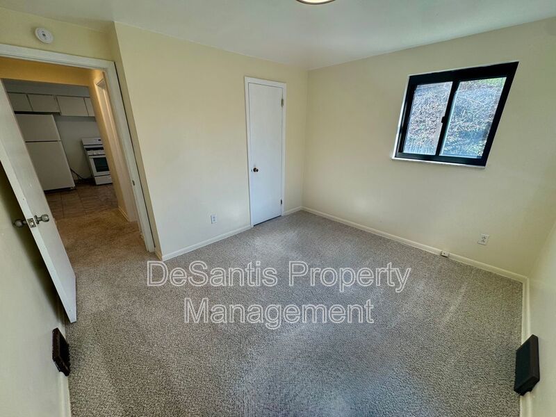 Bright and Spacious 2 Bed 1 Bath in Brentwood! property image