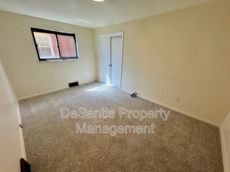 Bright and Spacious 2 Bed 1 Bath in Brentwood! property image