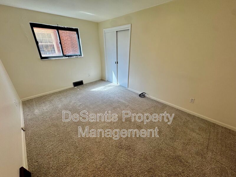 Bright and Spacious 2 Bed 1 Bath in Brentwood! property image