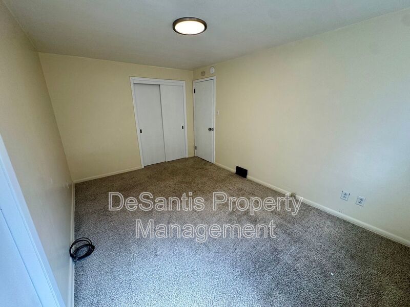 Bright and Spacious 2 Bed 1 Bath in Brentwood! property image