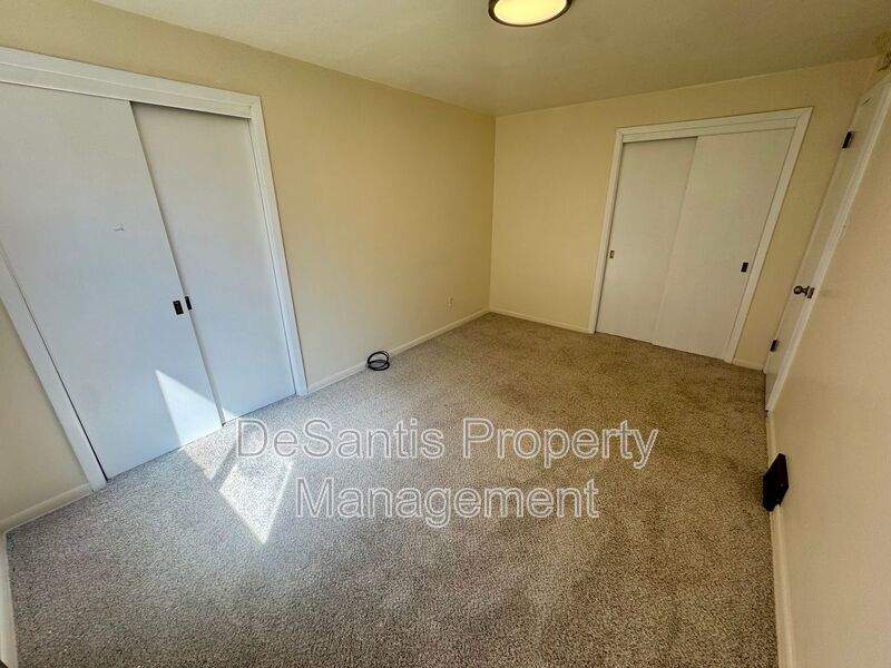 Bright and Spacious 2 Bed 1 Bath in Brentwood! property image