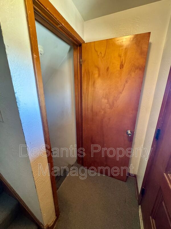 Bright and Spacious 2 Bed 1 Bath in Brentwood! property image