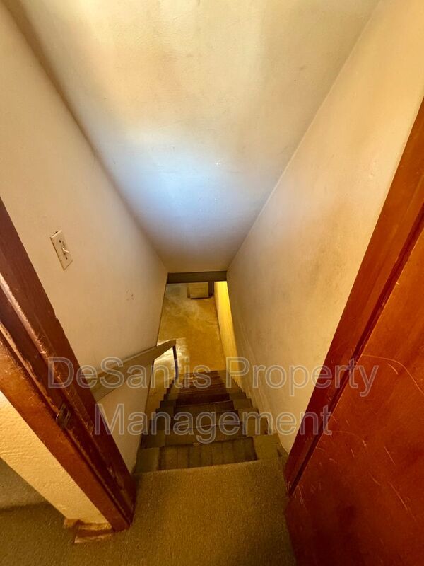 Bright and Spacious 2 Bed 1 Bath in Brentwood! property image