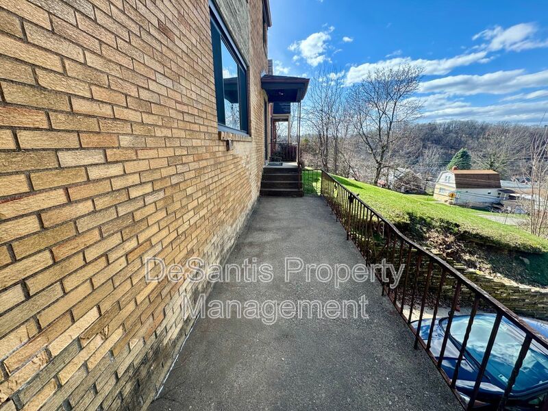 Bright and Inviting 2 Bedroom 1 Bath Apartment in Brentwood! property image