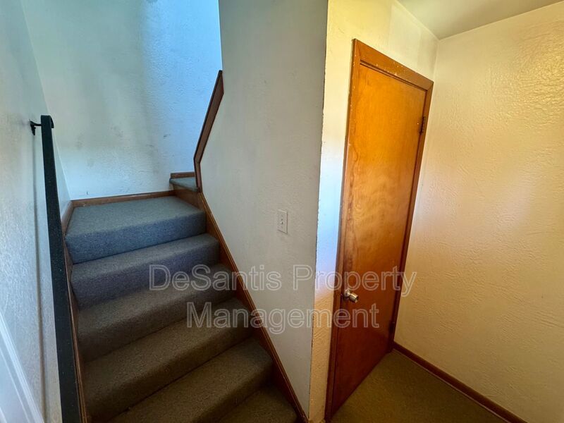 Bright and Inviting 2 Bedroom 1 Bath Apartment in Brentwood! property image