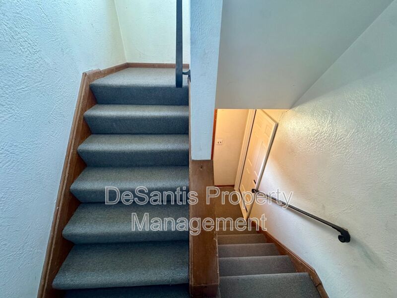 Bright and Inviting 2 Bedroom 1 Bath Apartment in Brentwood! property image