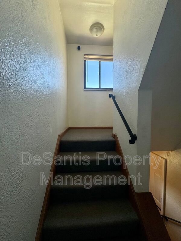 Bright and Inviting 2 Bedroom 1 Bath Apartment in Brentwood! property image