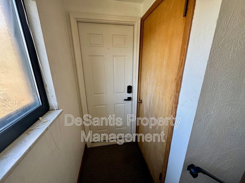 Bright and Inviting 2 Bedroom 1 Bath Apartment in Brentwood! property image