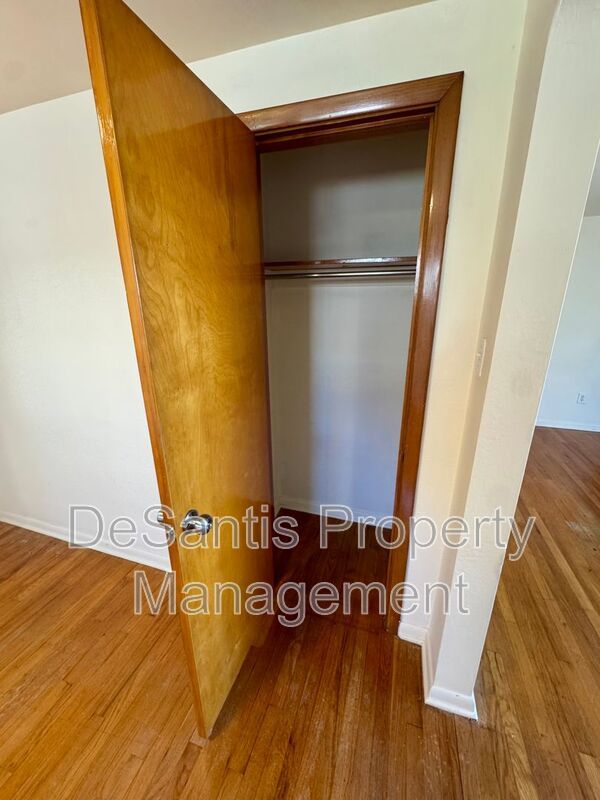 Bright and Inviting 2 Bedroom 1 Bath Apartment in Brentwood! property image