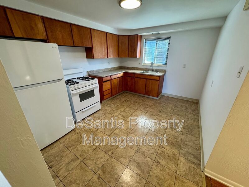 Bright and Inviting 2 Bedroom 1 Bath Apartment in Brentwood! property image