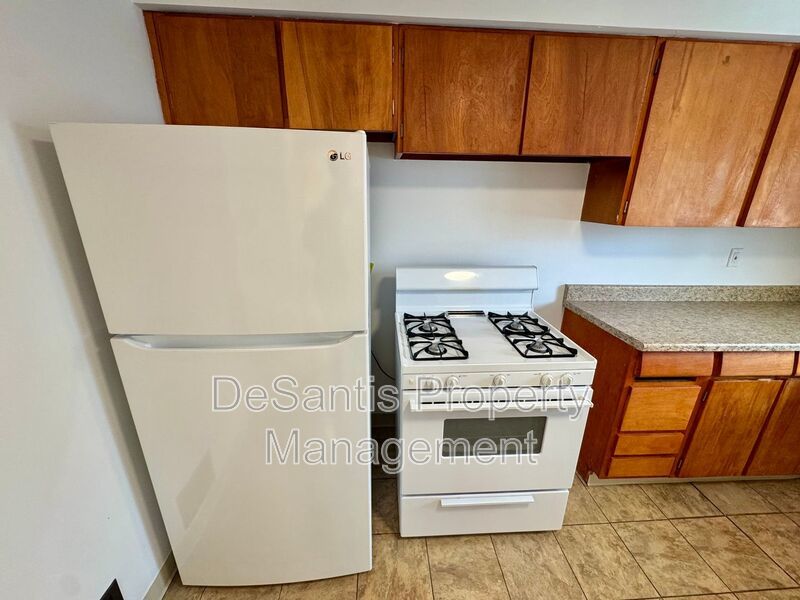 Bright and Inviting 2 Bedroom 1 Bath Apartment in Brentwood! property image