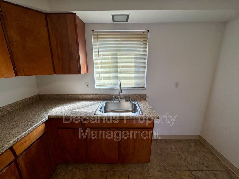 Bright and Inviting 2 Bedroom 1 Bath Apartment in Brentwood! property image