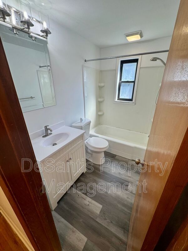 Bright and Inviting 2 Bedroom 1 Bath Apartment in Brentwood! property image