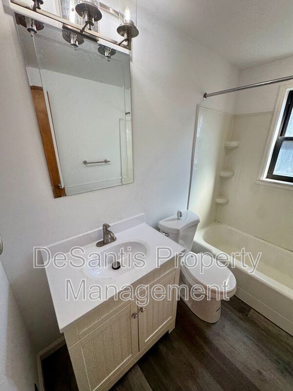 Bright and Inviting 2 Bedroom 1 Bath Apartment in Brentwood! property image
