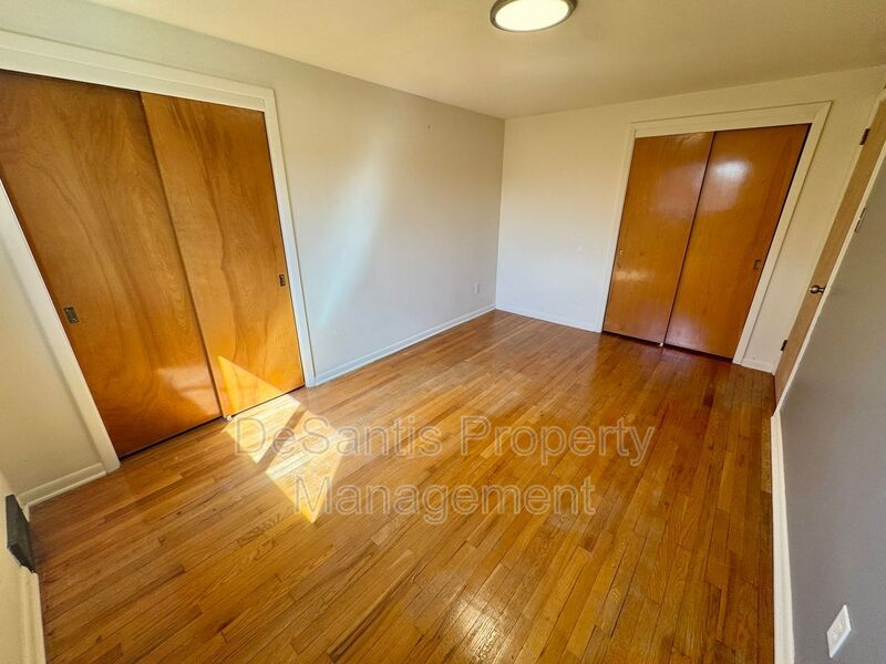 Bright and Inviting 2 Bedroom 1 Bath Apartment in Brentwood! property image